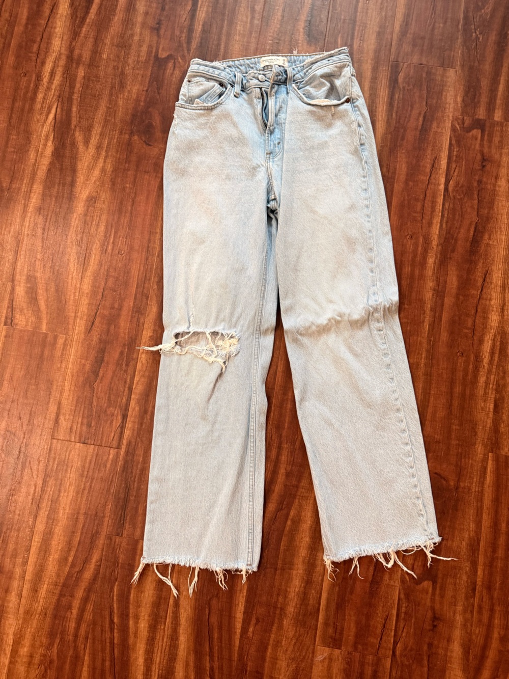 Abercrombie 90s Relaxed High Rise Ripped Jeans Light Wash 28 6R